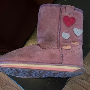 Girls size 3 emu boots
